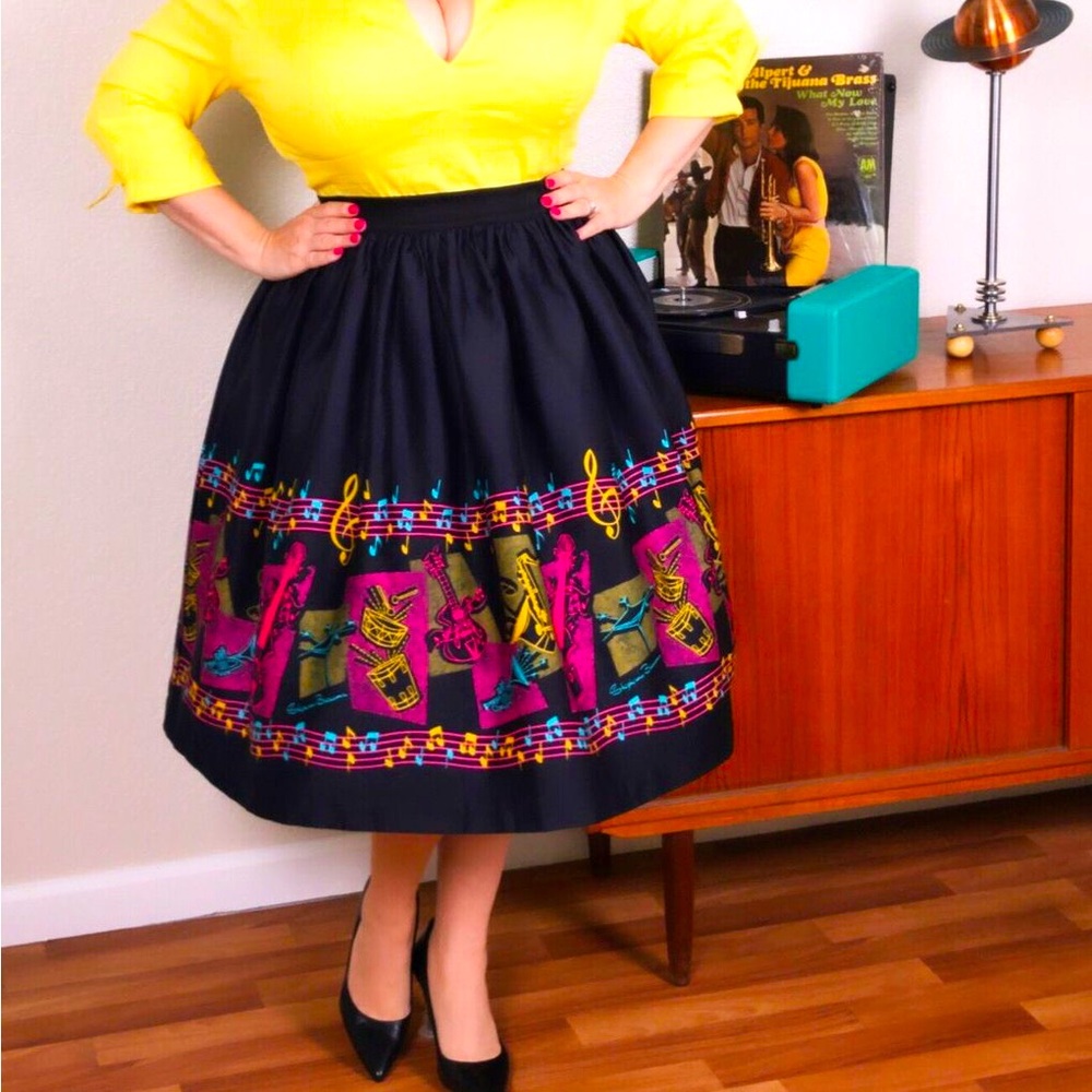 Pinup girl clothing pinup couture music skirt NWT Size medium